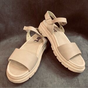 ART Sz 40 Birmingham Calf Leather Chunky Sole Hook & Loop  Closure Sandals